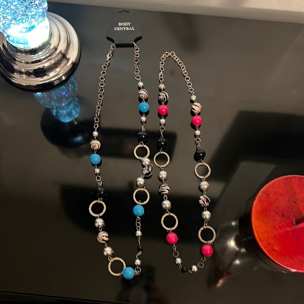 ❤️VINTAGE❤️ Set of two necklaces  one pink and one blue